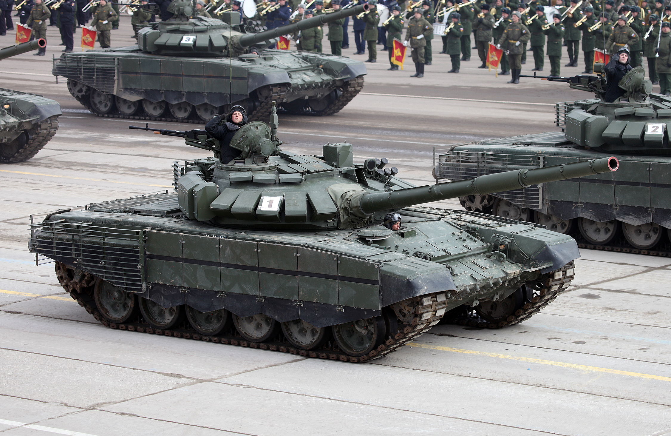 Модернизированный Т-72Б3 образца 2016 года с дополнительной защитой. Фото © Vitaly V. Kuzmin