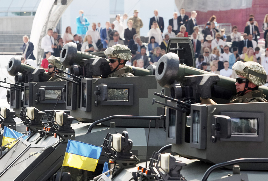 Военнослужащие украинской армии с ракетами Javelin во время военного парада в Киеве. Фото © Pavlo Gonchar / SOPA Images / LightRocket via Getty Images