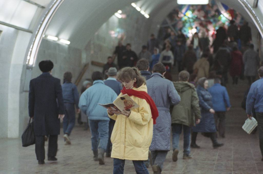 Прохожие на одной из станций московского метро. Фото © ТАСС / Иванов Олег