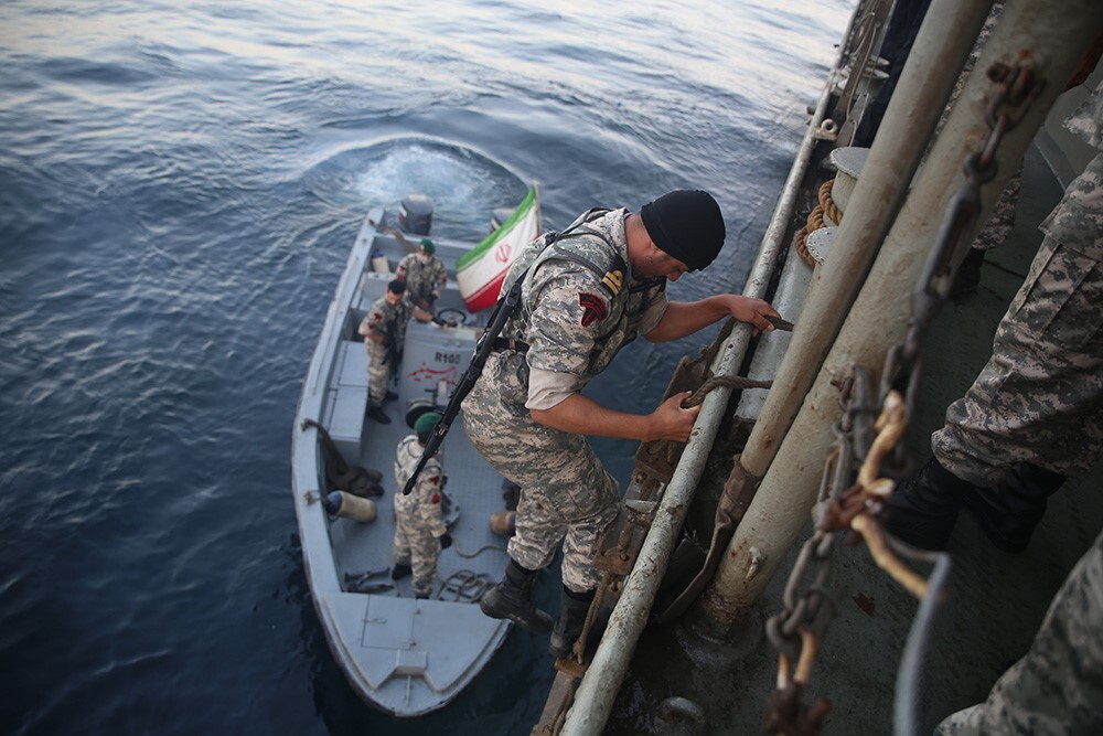Военно-морские силы Ирана и России участвуют в совместных военных учениях в Аравийском море и к северу от Индийского океана, 17 февраля 2021 года. Фото © Getty Images / Iranian Army / Handout / Anadolu Agency