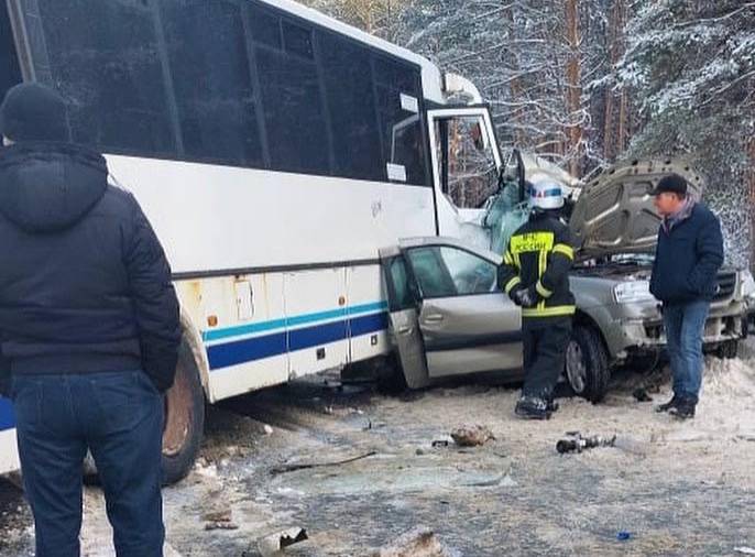 Один человек погиб и трое пострадали в ДТП с автобусом под Калугой
