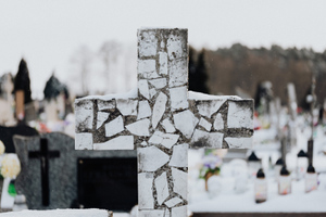 В Крыму мужчина расчленил потерявшую сознание жену и спрятал тело на кладбище