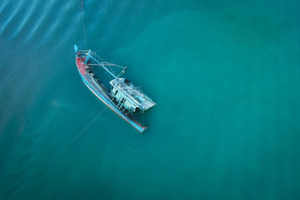 Более 30 рыбаков пропали без вести после крушения двух кораблей в Аравийском море
