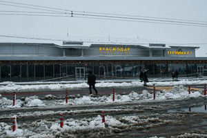 Аэропорт Краснодара приостановил работу из-за "ливневого" снегопада