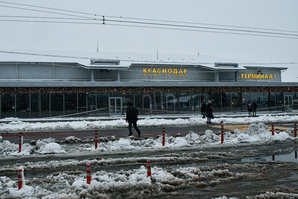 Аэропорт Краснодара приостановил работу из-за 
