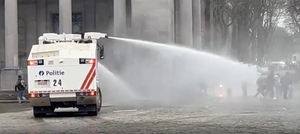 Для разгона протестующих в Брюсселе применили водомёты и слезоточивый газ