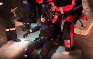Готовят водолаза: Появилось видео с поисков тела женщины, утонувшей на Крещение в проруби в Ленобласти