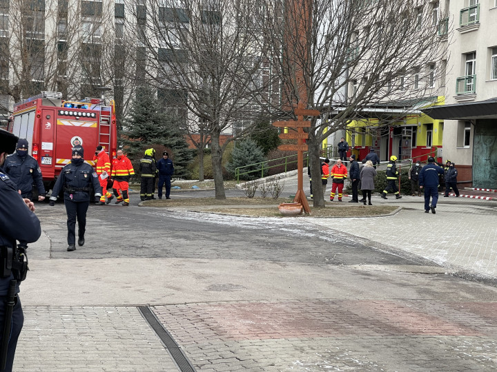<p>Будапештская больница, в которой произошёл пожар © <a href="https://telex.hu/belfold/2022/01/23/tuz-szent-imre-korhaz-tuzoltok" target="_blank" rel="noopener noreferrer">Telex</a> / Biró Mariann</p>