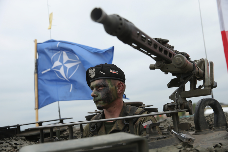 <p>Во время военных учений НАТО в Жагане, Польша, 2015 год. Фото © Getty Images / Sean Gallup</p>