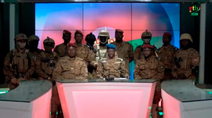 Мятежные военные в Буркина-Фасо объявили о взятии власти в свои руки и роспуске кабмина