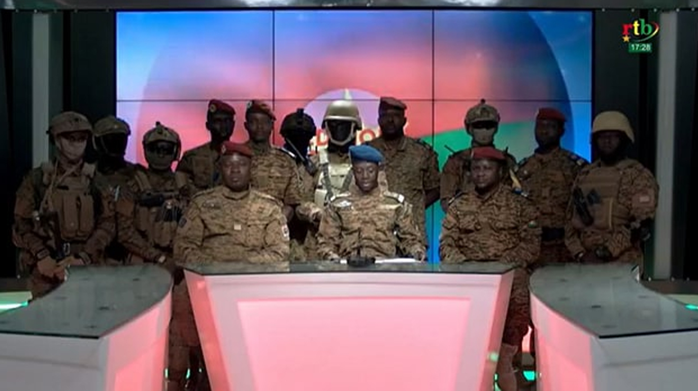 Мятежные военные в Буркина-Фасо объявили о взятии власти в свои руки и роспуске кабмина
