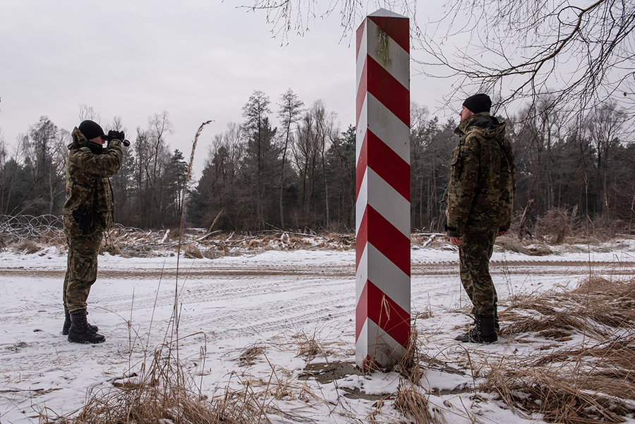 <p>Патрулирование польско-белорусской границы возле села Кодень. Фото © ТАСС / EPA / Wojtek Jargilo</p>