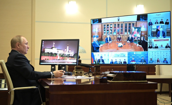 Прав был Галилей: Путин обсудил со студентами зарплаты бизнесменов и призвал министра не жадничать