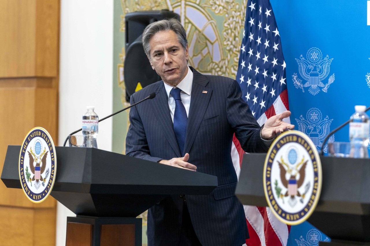Блинкен заверил, что Посольство США продолжит работать на Украине
