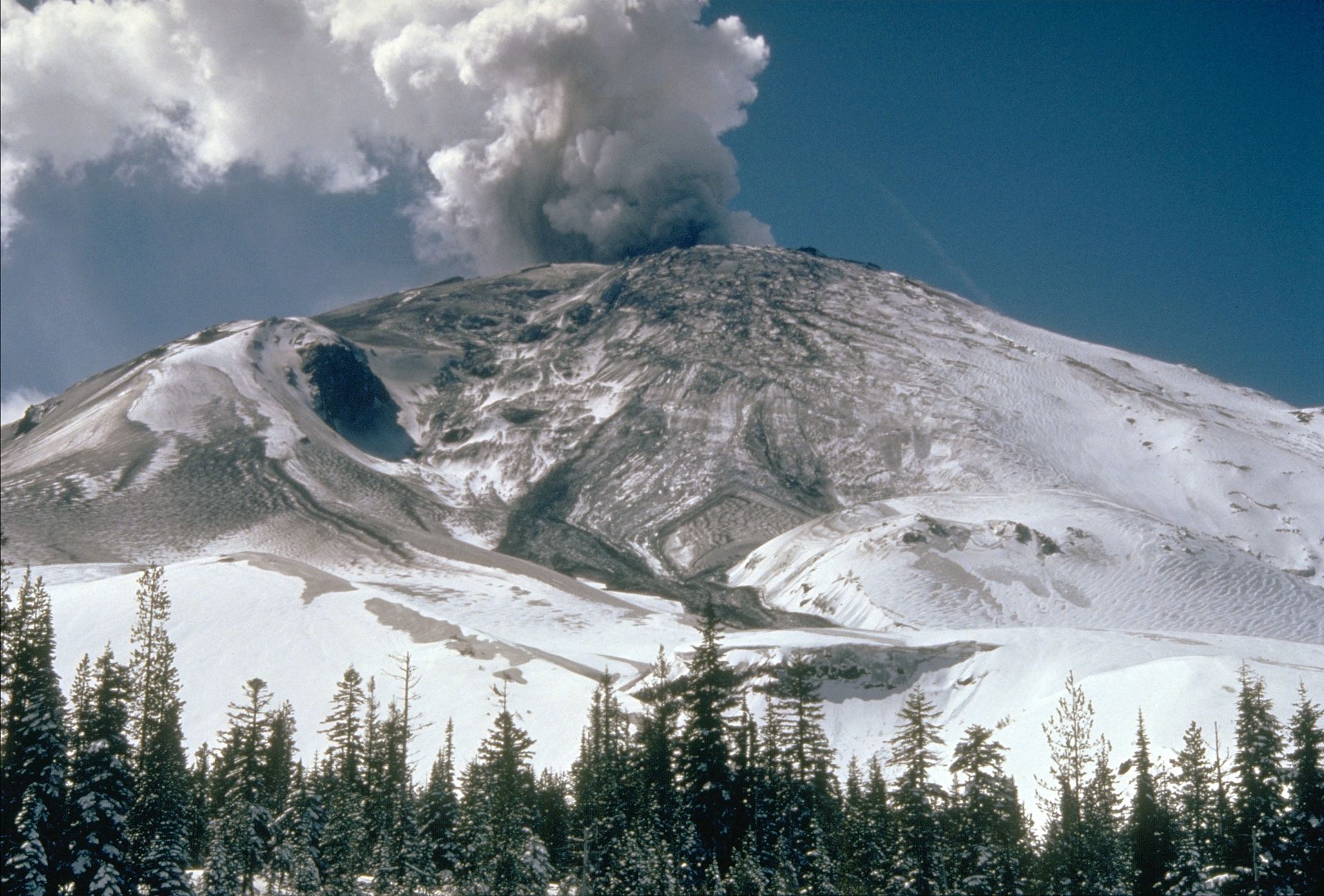 Извержение вулкана Святая Елена. Фото © Wikipedia / Donald A. Swanson