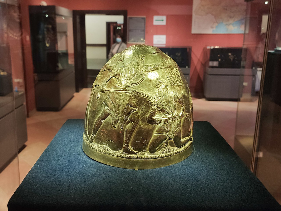 Скифский золотой шлем IV ст. до н. э. Фото © Wikipedia / Скифское золото