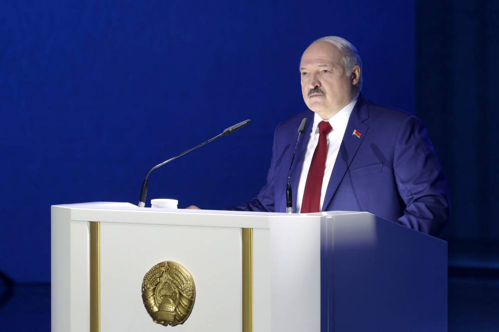 Лукашенко пошутил о незнании принципов демократии: Я же диктатор
