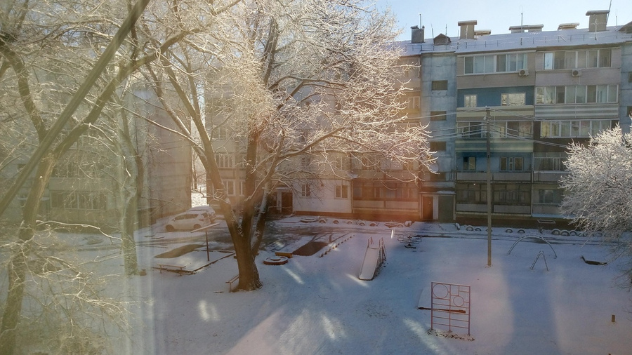 Кадры двора, где якобы похитили ребёнка. Фото © VK / "Типичный Екатеринбург"