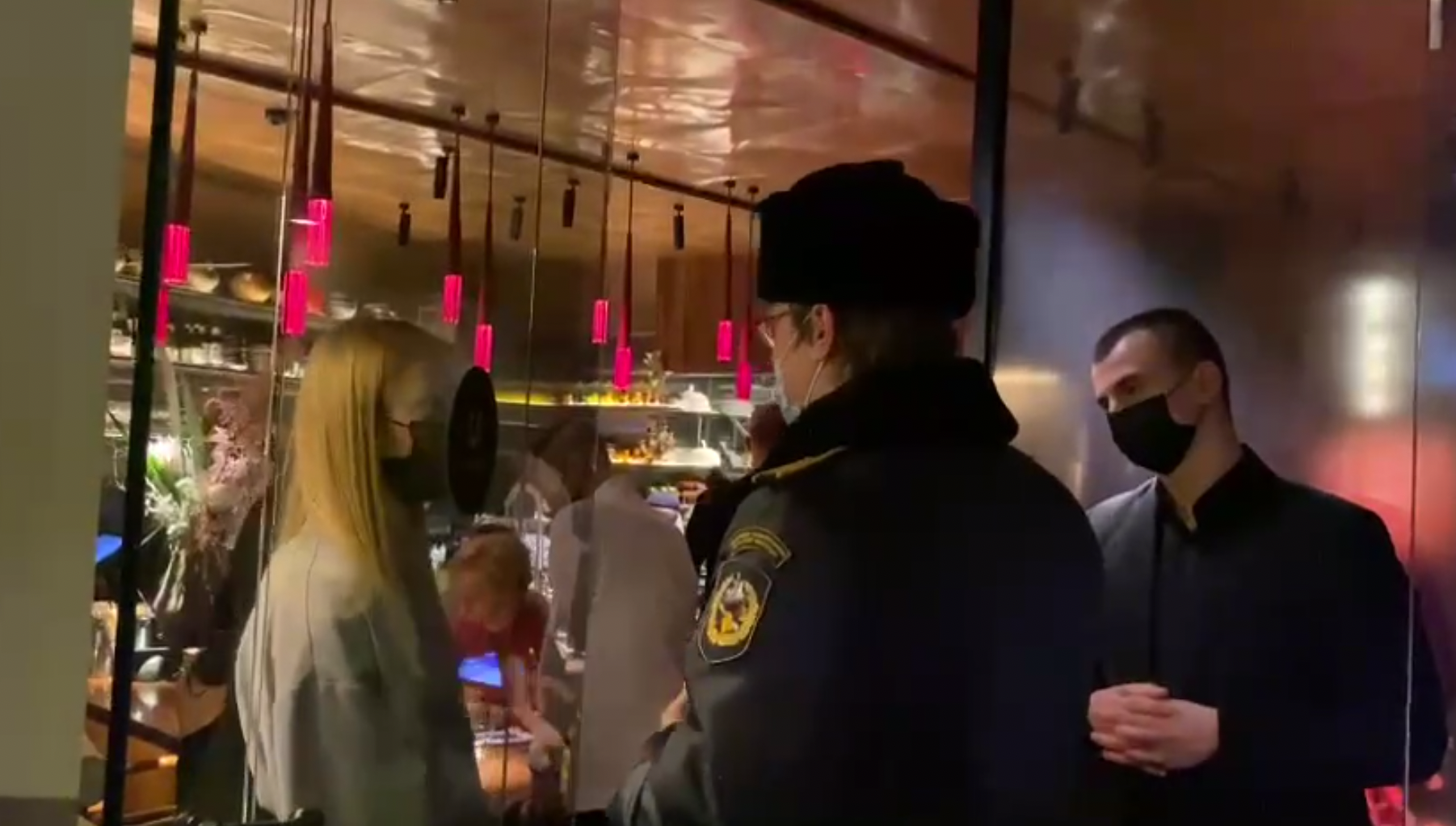 Пять ресторанов в центре Москвы могут закрыть на 90 суток за нарушение антиковидных мер