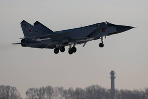 Истребитель МиГ-31 выкатился за пределы взлётной полосы под Новгородом