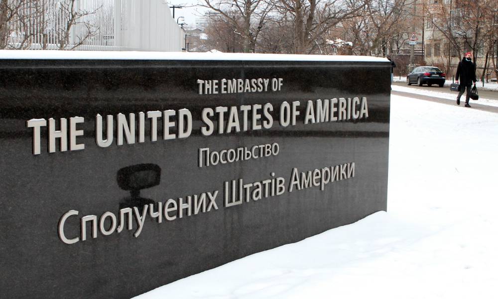 Украинский политолог Фесенко назвал эвакуацию американских дипломатов подыгрыванием России