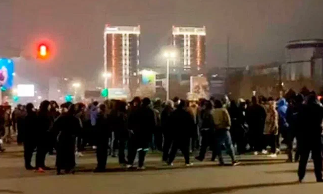 Жители двух городов Казахстана вышли на митинги с требованием снизить цены на газ