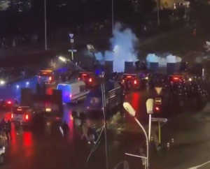 Взрывы и едкий дым: В Алма-Ате силовики применили светошумовые гранаты против митингующих