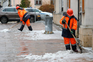 МЧС объявило в Москве экстренное предупреждение из-за гололёда и снежных заносов