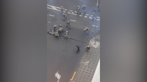 Протестующие в Алма-Ате открыли огонь по военным, ранен один боец