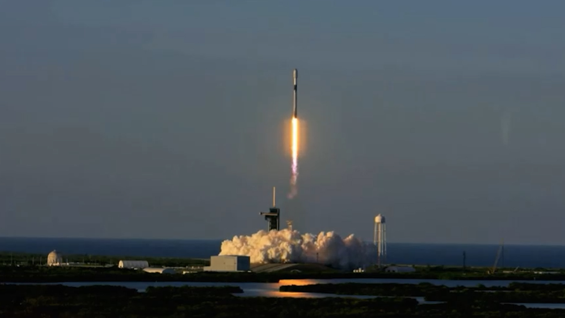 SpaceX отправила на орбиту очередную партию спутников Starlink