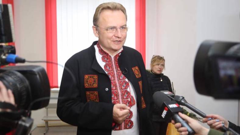 Мэр Львова решил научить детей стрельбе для обороны от России