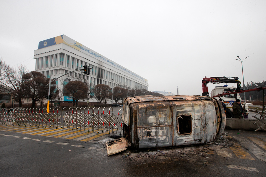 <p><em style="font-style: italic;">Последствия массовых беспорядков во время акций против высоких цен на топливо в Алма-Ате.</em> Фото © ТАСС / АР / Vasily Krestyaninov</p>
