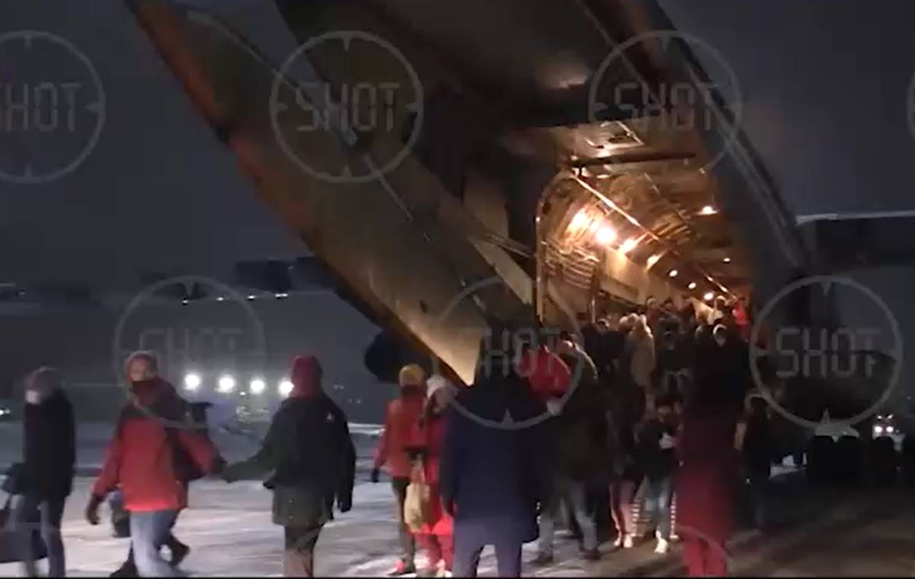 Вернувшиеся домой из Казахстана россияне поблагодарили за вывозные рейсы