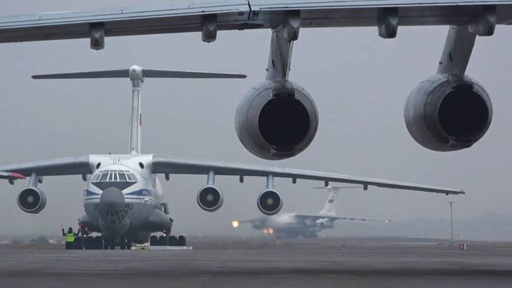 Захарова: Около 1600 россиян захотели вернуться на родину вывозными рейсами из Казахстана