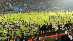 Многих затоптали насмерть: Простой футбольный матч обернулся страшной смертью 127 человек