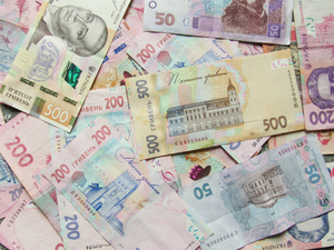 Нацбанк Украины продал рекордное количество валюты для удержания курса гривны
