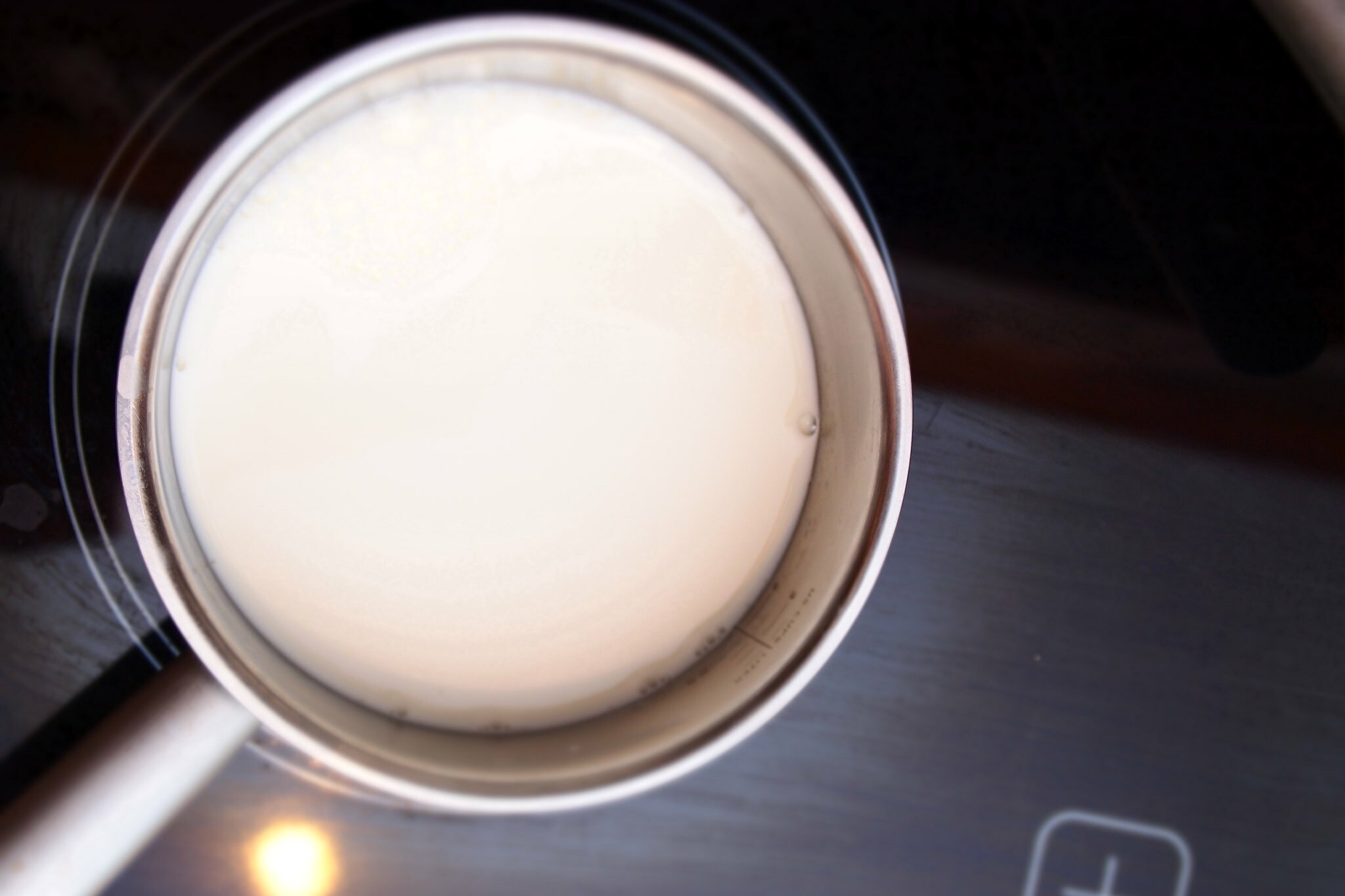 Купленный товар серебряное кольцо кипяченое молоко. Кипяченое молоко в кружке фото.