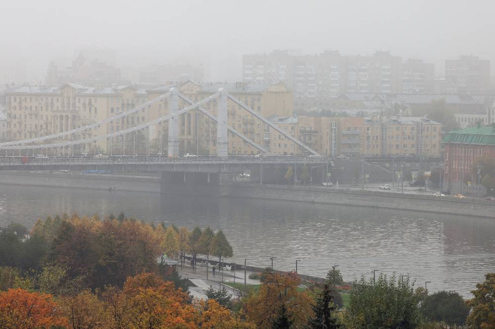 Пасмурно, дождливо, но тепло: Москвичам пообещали до 16 в первый день октября