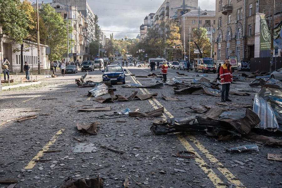 Последствия ударов в Киеве. Фото © Twitter / Brave_Guardian