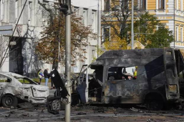 Последствия ударов в Киеве. Фото © Twitter / Lobs