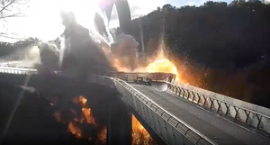 Ракета ударила по мосту Кличко в центре Киева