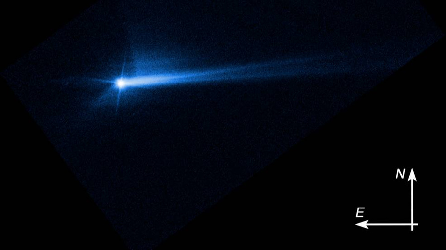 Фото астероида с выброшенными с него после взрыва обломками. Фото © NASA