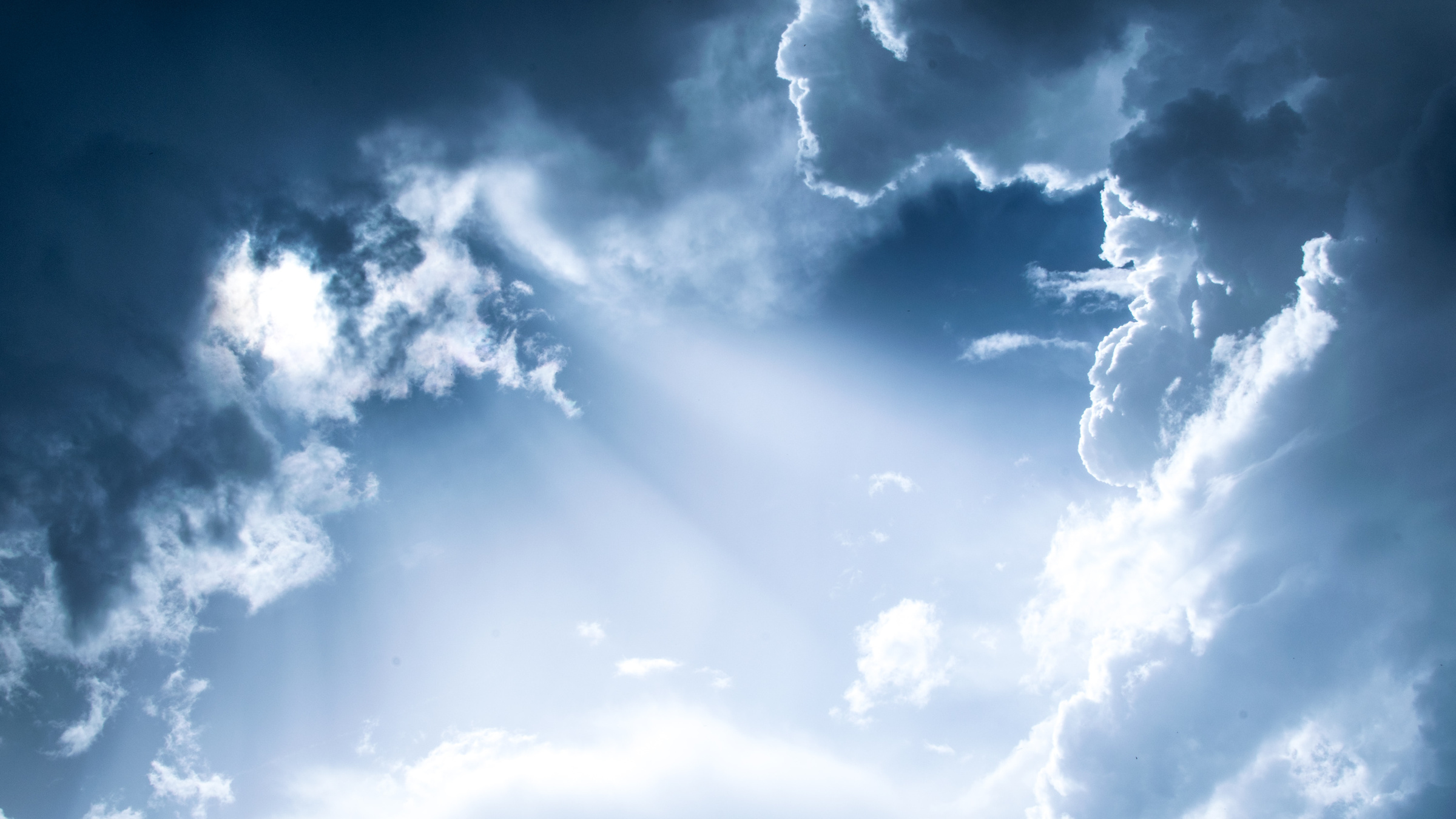 Облака определённой формы могут быть подсказками от вашего ангела. Фото © Unsplash