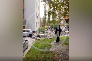 Лайф публикует видео с последствиями падения обломков ракеты на дом в Белгороде