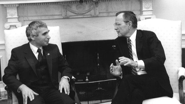 Желю Желев на встрече с президентом США Джорджем Бушем – старшим. Фото © Wikipedia