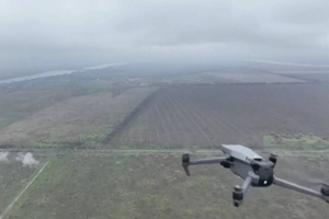 Украинская "птичка" подбита: Захватывающий воздушный бой двух дронов попал на видео