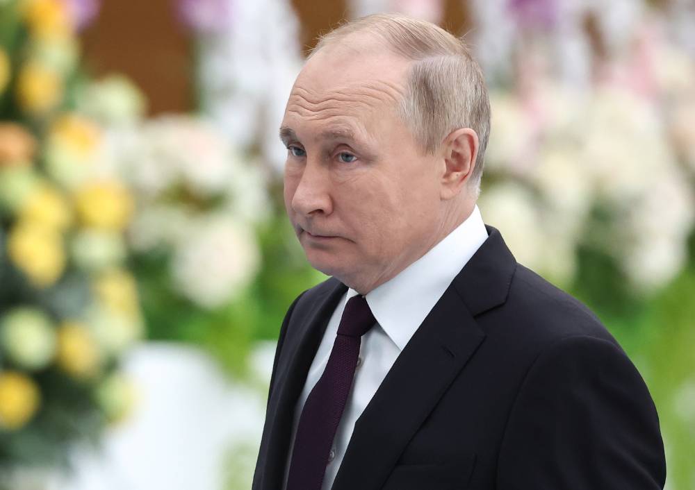 Путин назвал неприемлемыми заявления Макрона о роли России по Карабаху