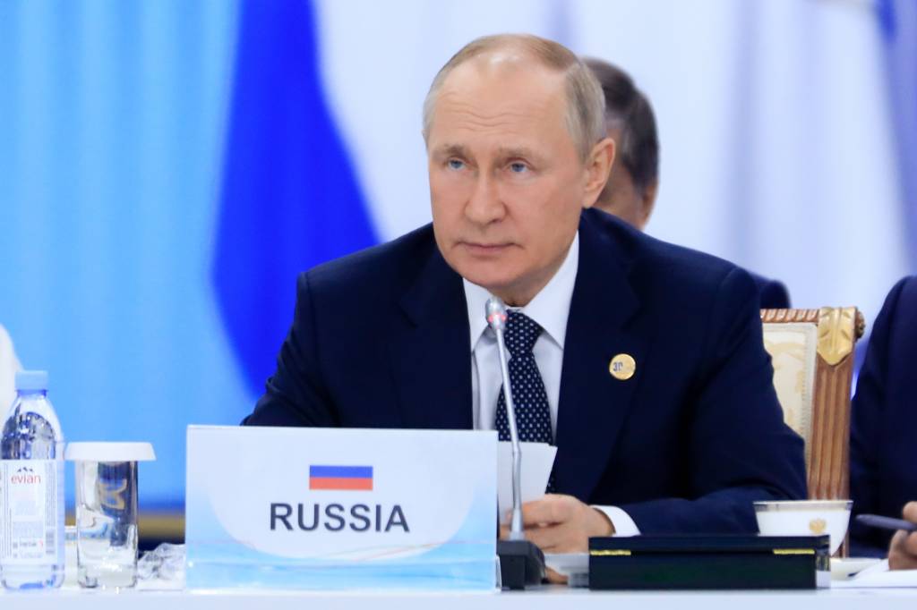 Инсайд от экс-премьера: Названо имя политика, убедившего Путина подписать Минские соглашения
