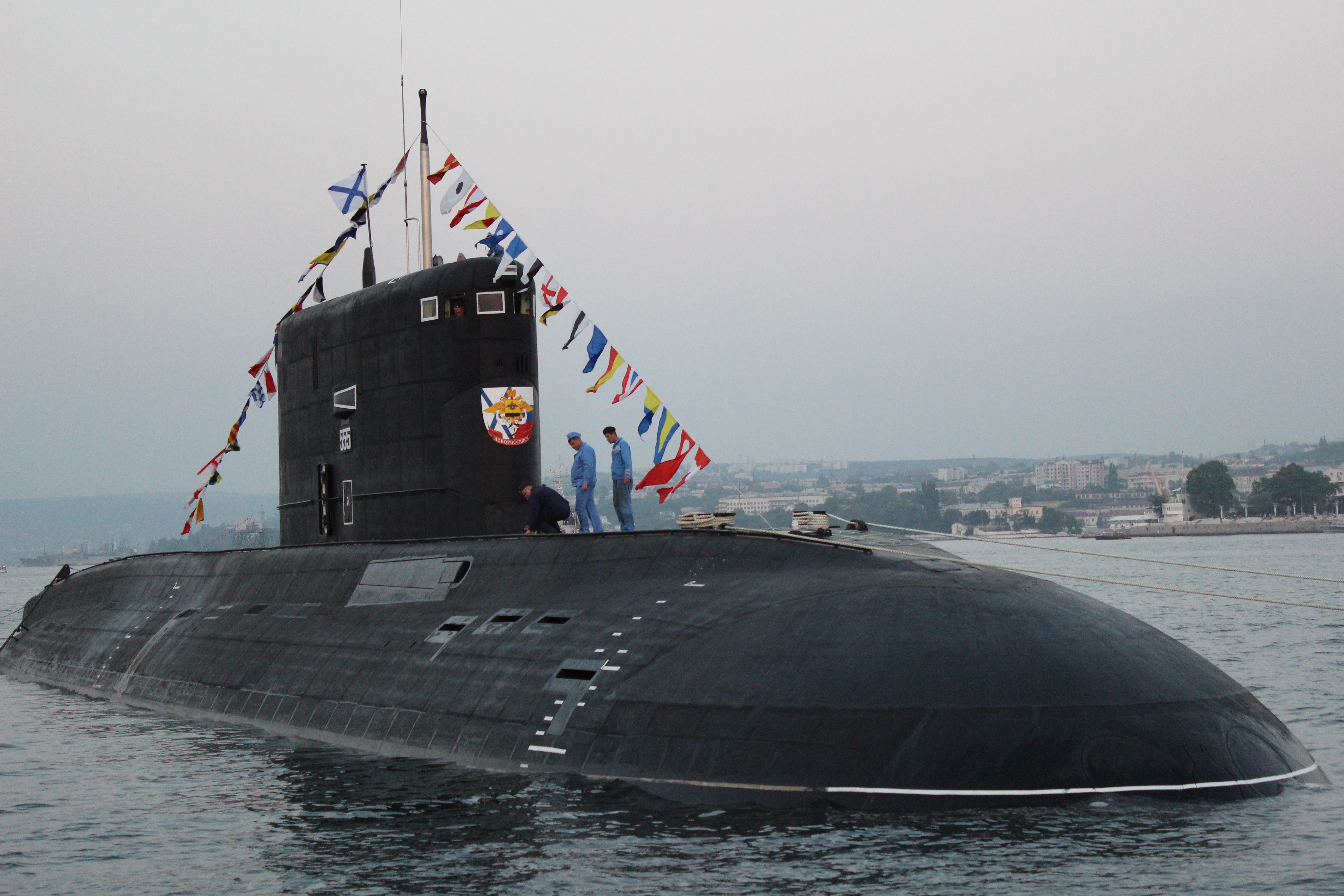 ВМС Франции сопроводили российскую подлодку 
