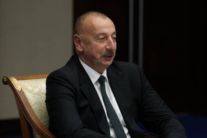 Алиев осудил Макрона за оскорбительные слова о вкладе России в достижение мира в Карабахе